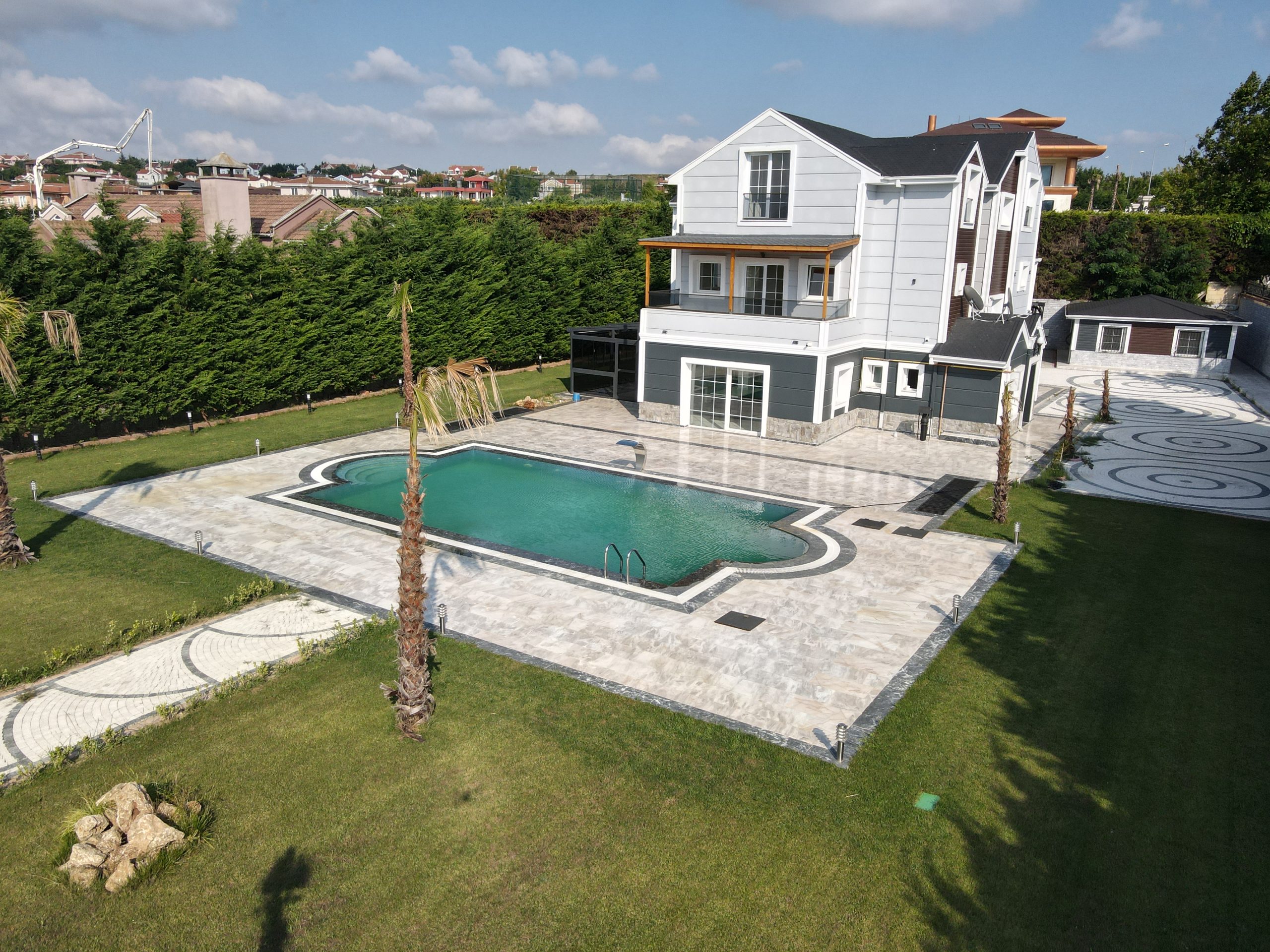 Impressive Villa Fully Detached with Own Garden and Pool