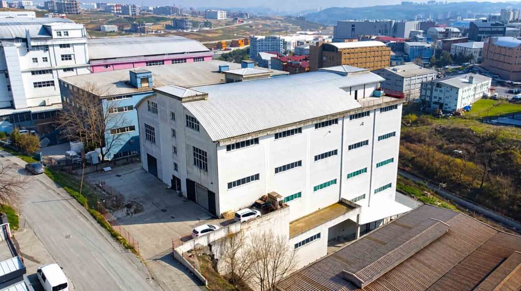 Arnavutköy Ömerli’de Kiralık 4.000 m² Müstakil Fabrika ve Depo