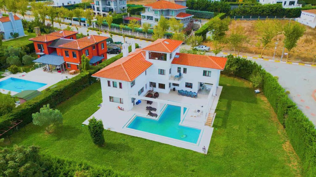 Büyükçekmece Tepekent’te Mükemmel Köşe Konumda Taşınmaya Hazır Villa