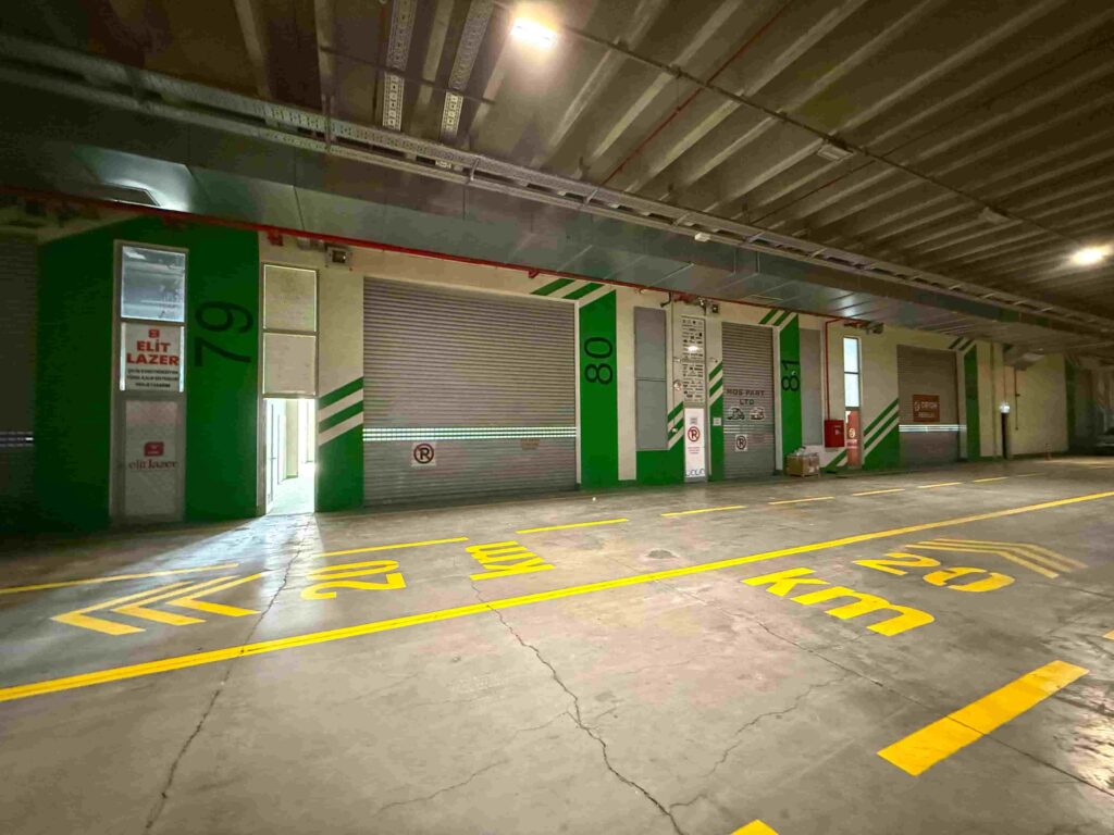 TEM 34 Tahtakale’de Yatırıma Uygun, Pencereli, Düz Ayak 196 m² Dükkan