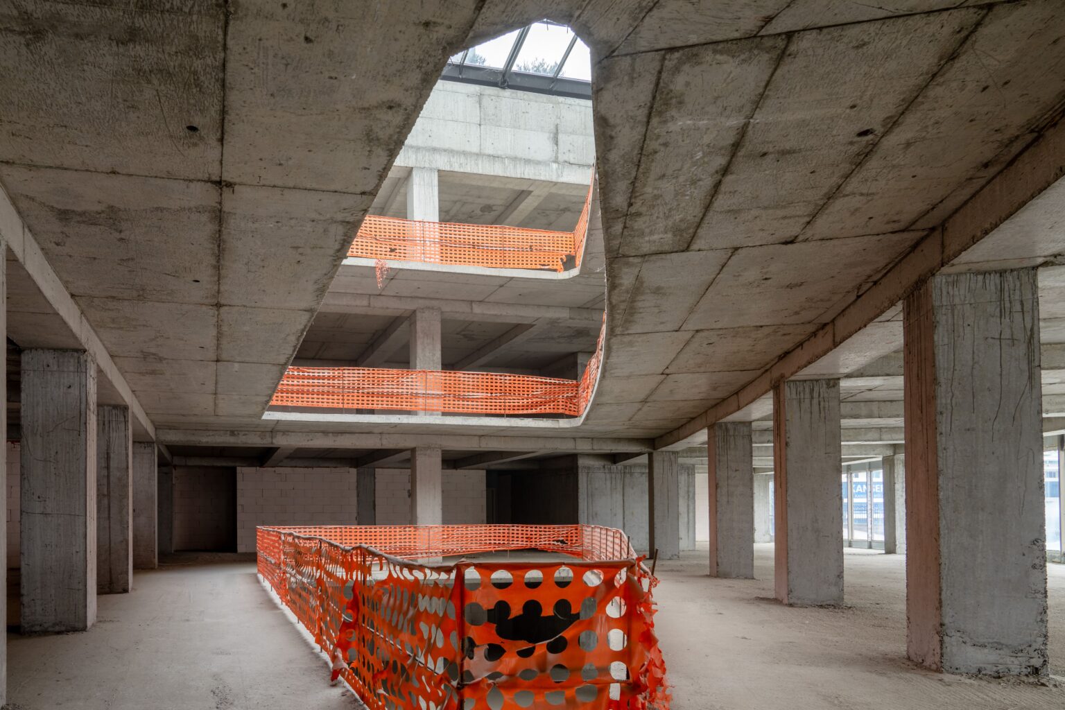 5,000 m² 5-Floor Building for Sale on a Main Road in Yeşilkent, Esenyurt — 5