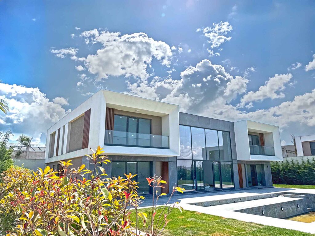 Büyükçekmece Karaağaç Rose Marine Village’da Kiralık 6+1 Villa